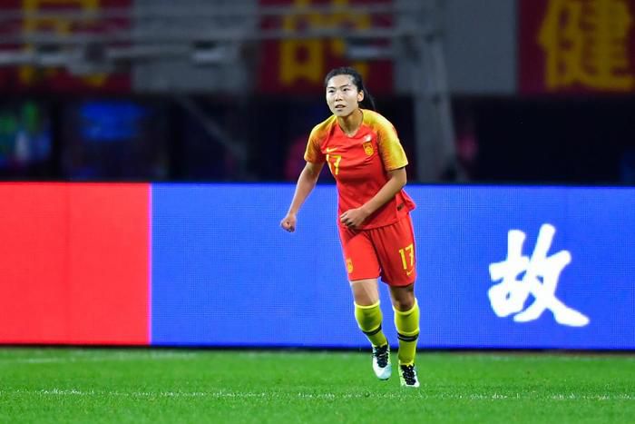 国内同龄的女演员中，范爷和章子怡、小宋佳、张静初，都算比力勤恳和勇于挑战脚色的好演员。